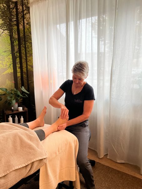 Zonterapi på fötterna Zonterapibehandling